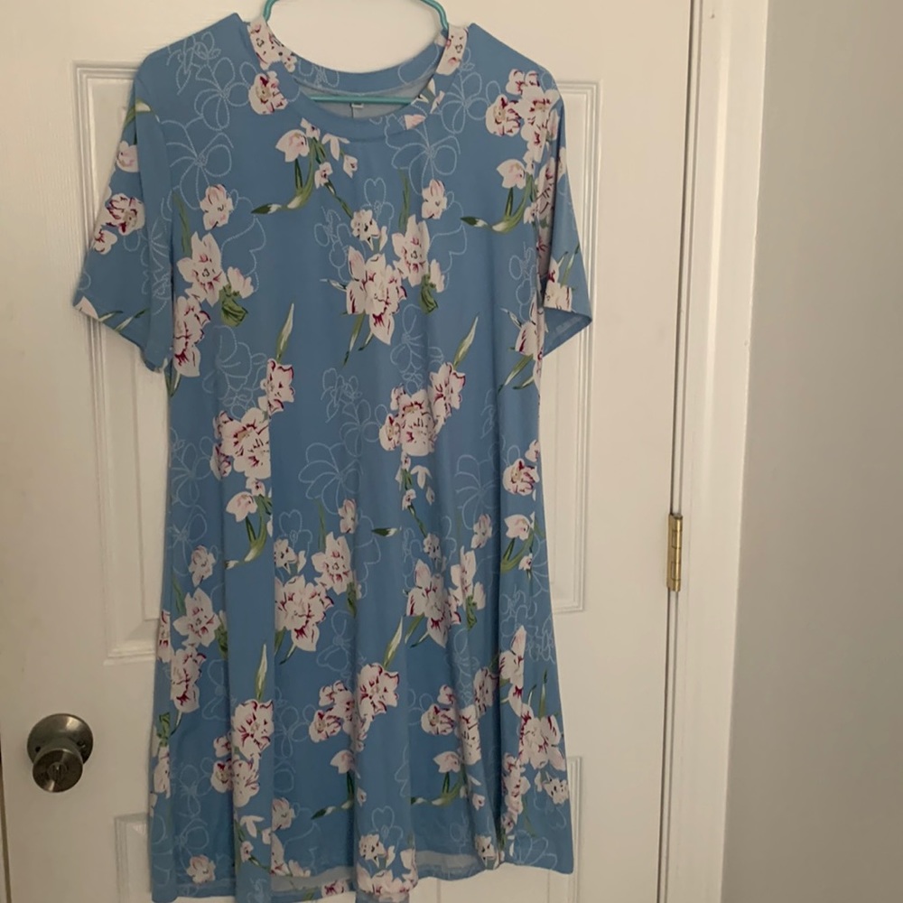 **3/$20 sale - any item $10 and under** 🌻Floral dress!🌻